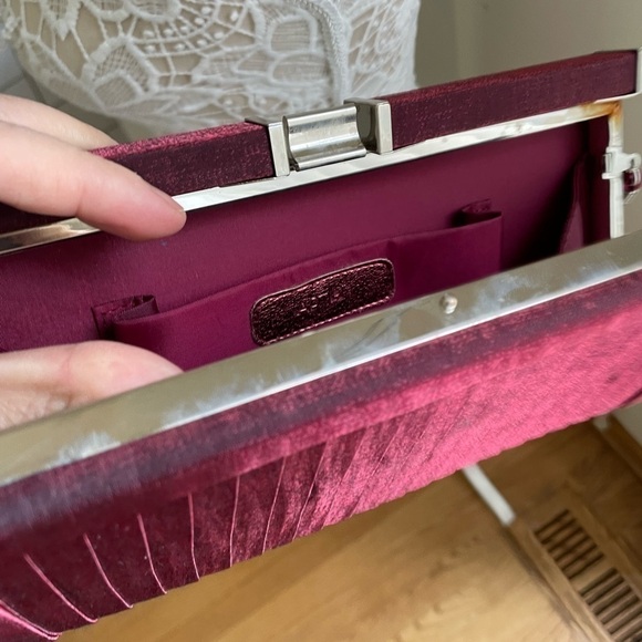 Apt 9 Burgundy Satin Clutch with strap - Picture 4 of 6